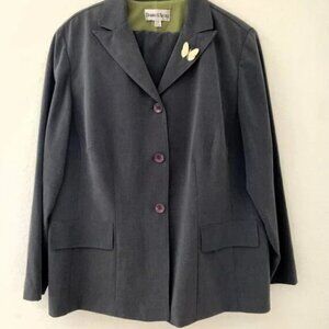 VINTAGE DANNY & NICOLE PLUS GRAY PANT SUIT BUTTERFLY BROOCH GREAT CONDITION